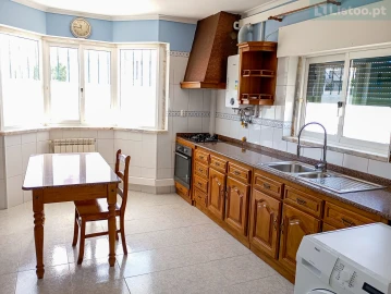 Moradia T4 para Venda em Algés, Linda-A-Velha e Cruz Quebrada-Dafundo