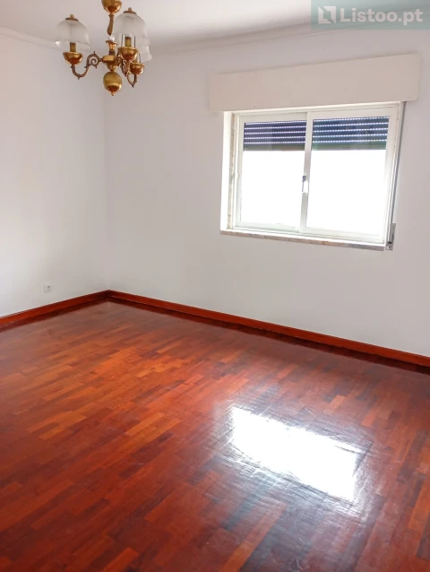 Moradia T4 para Venda em Algés, Linda-A-Velha e Cruz Quebrada-Dafundo