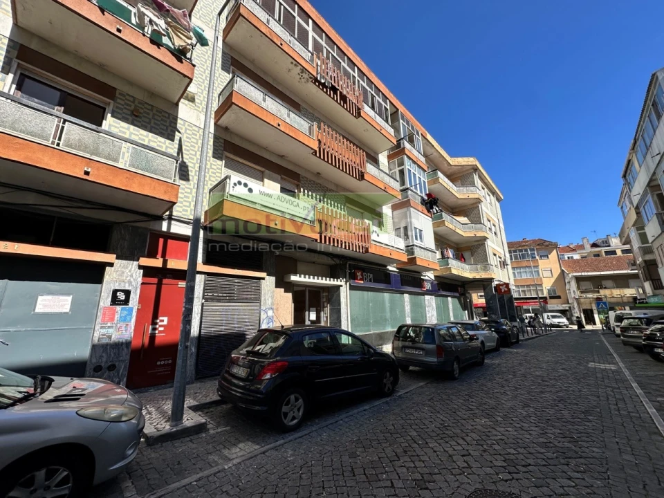 Apartamento T2 para Venda em Algueirão-Mem Martins Foto 2
