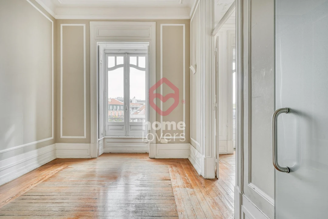 Apartamento T5 para Venda em Santo António Foto 4