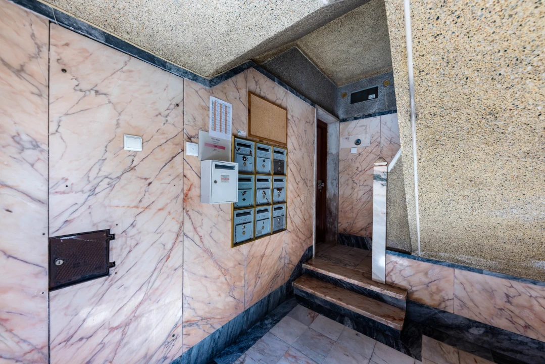 Apartamento T2 para Venda em Agualva e Mira-Sintra Foto 3