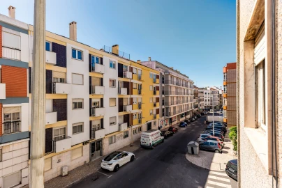 Apartamento T2 para Venda em Agualva e Mira-Sintra