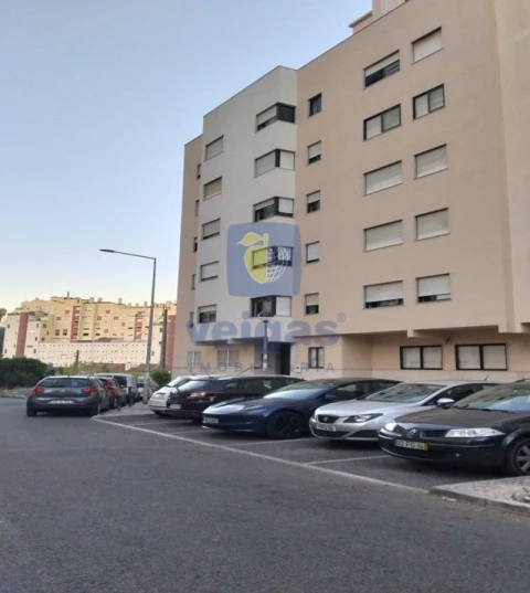 Apartamento T2 para Venda em Agualva e Mira-Sintra