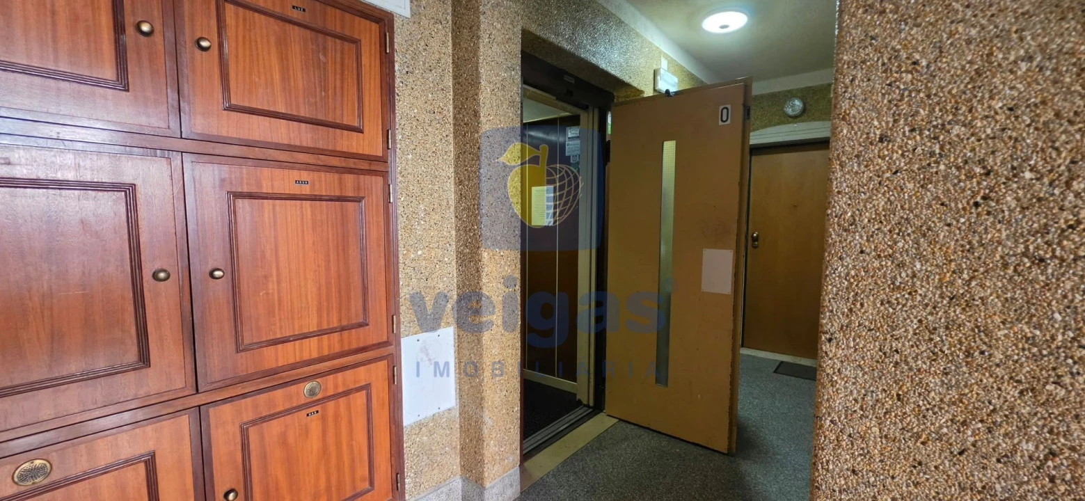 Apartamento T2 para Venda em Agualva e Mira-Sintra Foto 24