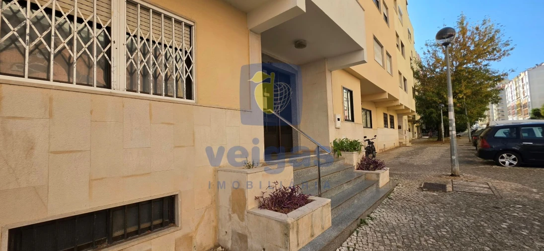 Apartamento T2 para Venda em Agualva e Mira-Sintra Foto 20
