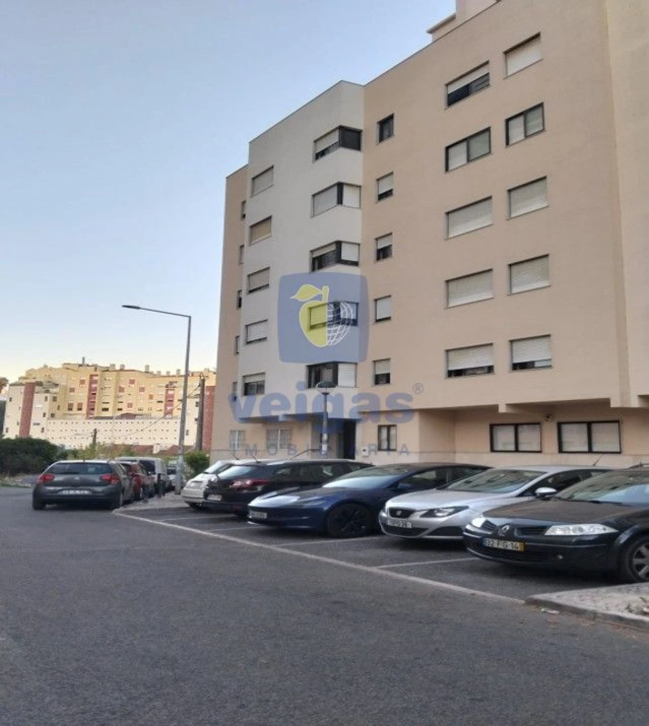 Apartamento T2 para Venda em Agualva e Mira-Sintra Foto 13