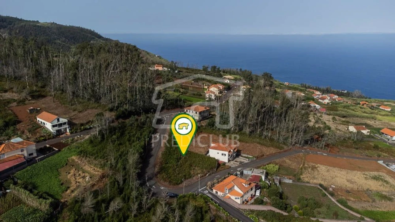 Terreno para Venda em Porto Moniz Foto 2
