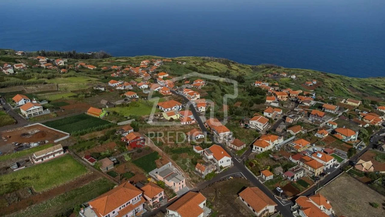 Terreno para Venda em Porto Moniz Foto 4