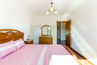 Apartamento T3 para Venda em Vila Cova da Lixa e Borba de Godim