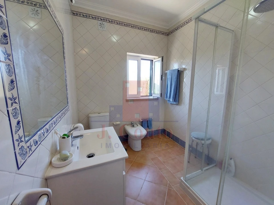Moradia T3 para Venda em Alvorninha Foto 18