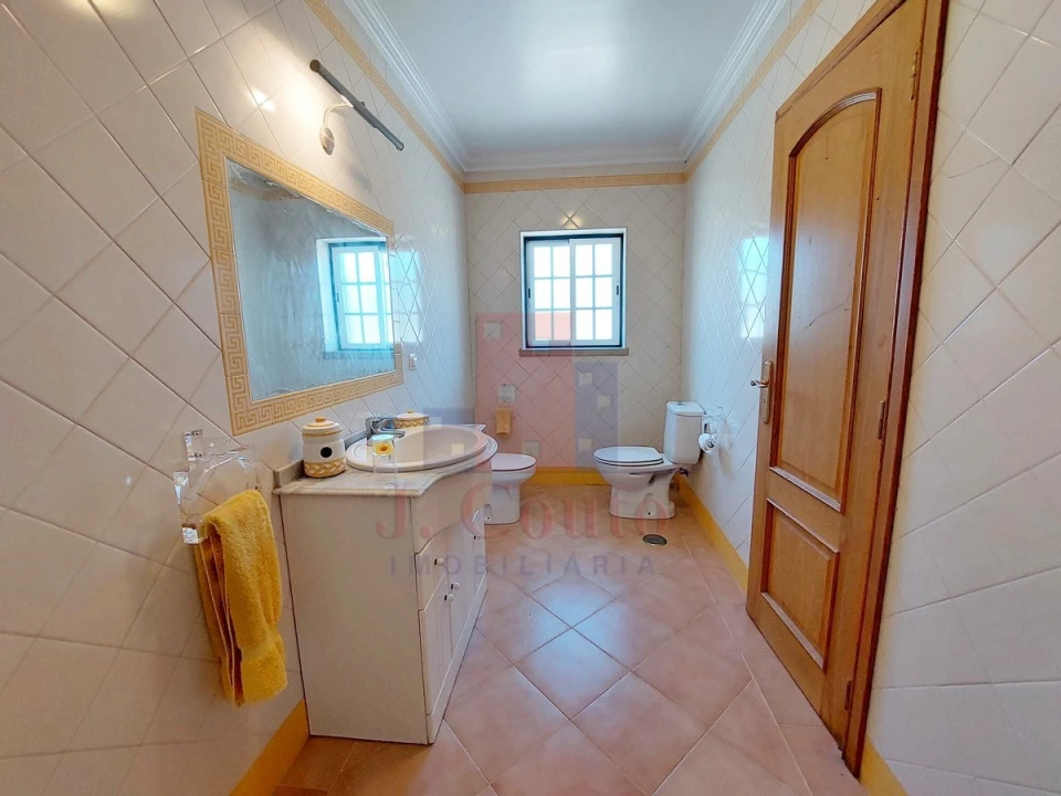 Moradia T3 para Venda em Alvorninha Foto 34
