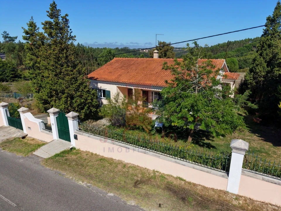 Moradia T3 para Venda em Alvorninha Foto 2