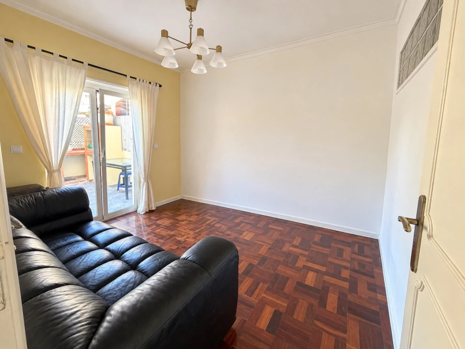 Apartamento T2 para Arrendamento em Venteira Foto 10