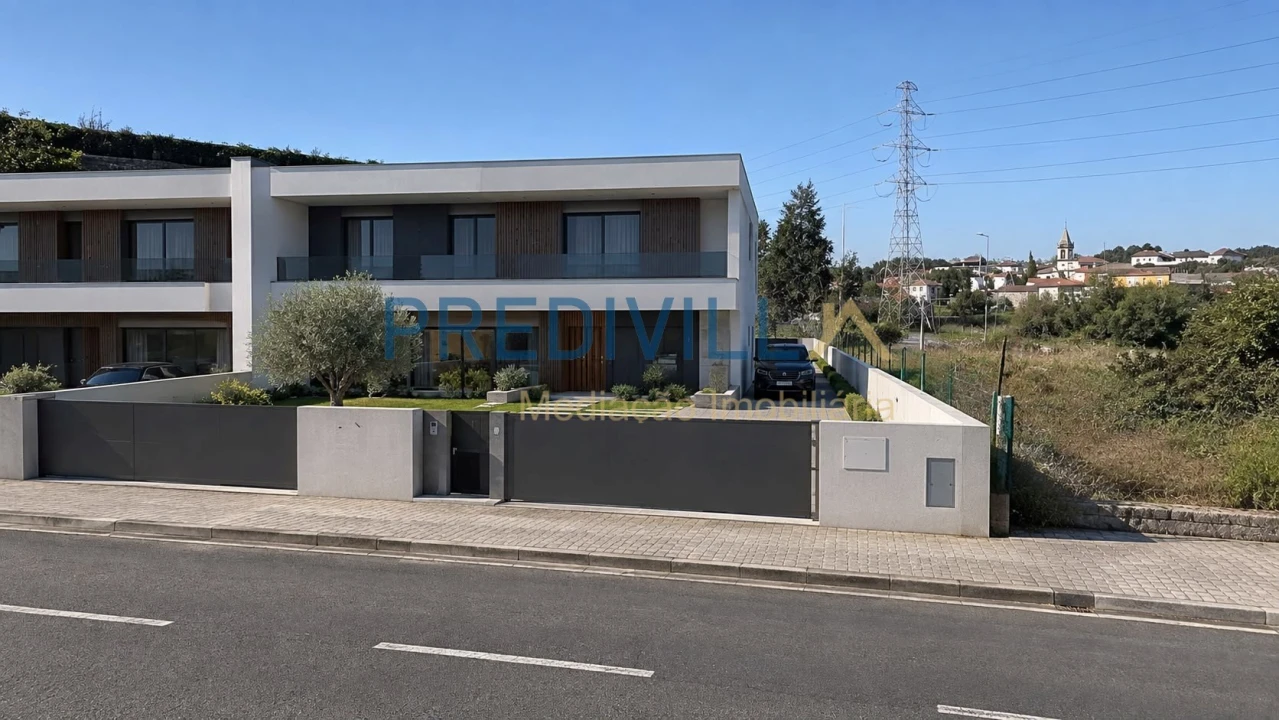 Terreno para Venda em Cidade da Maia Foto 4