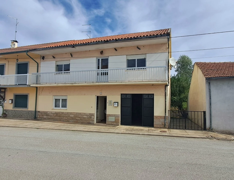 Moradia T4 para Venda em Duas Igrejas Foto 1