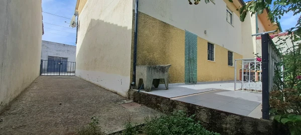 Moradia T4 para Venda em Duas Igrejas