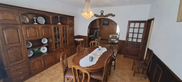 Moradia T4 para Venda em Duas Igrejas