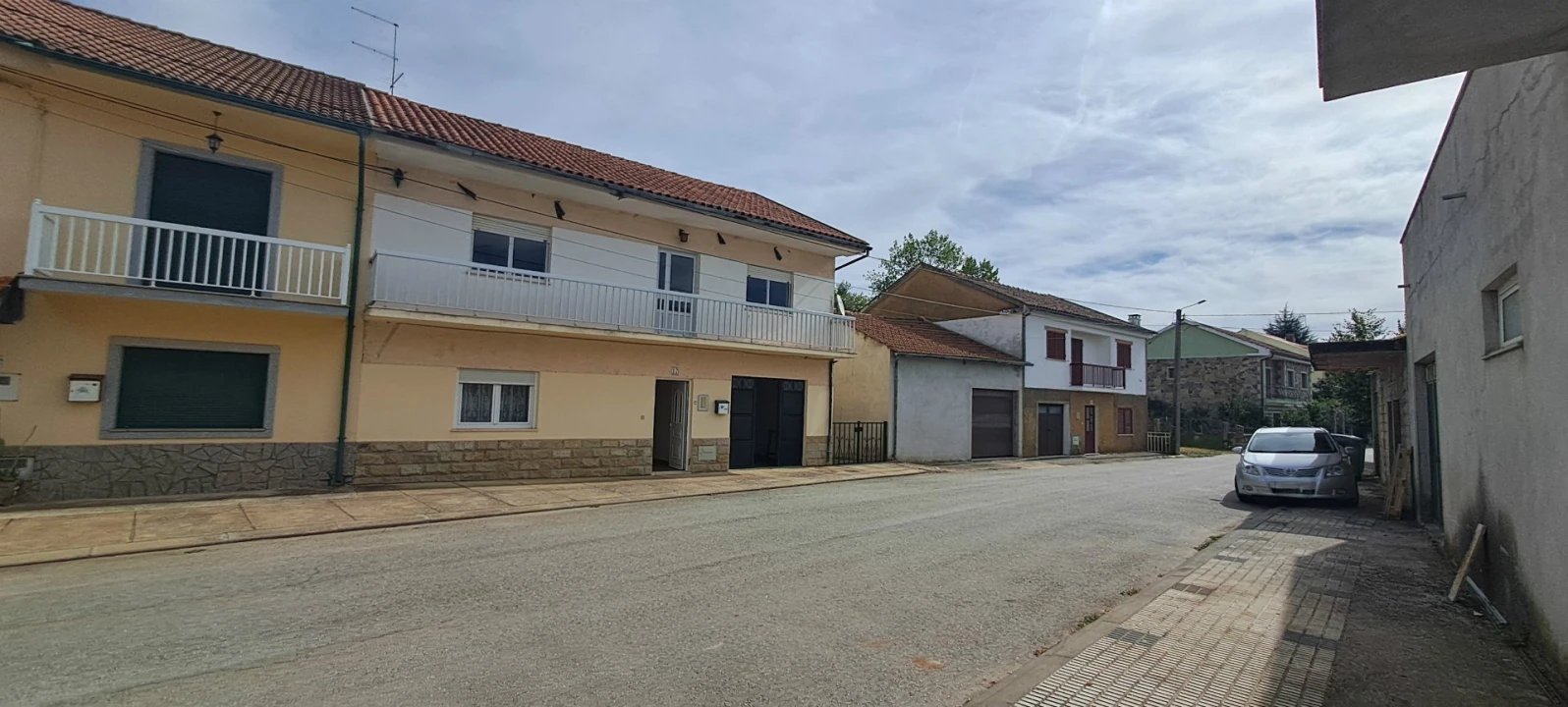 Moradia T4 para Venda em Duas Igrejas Foto 3