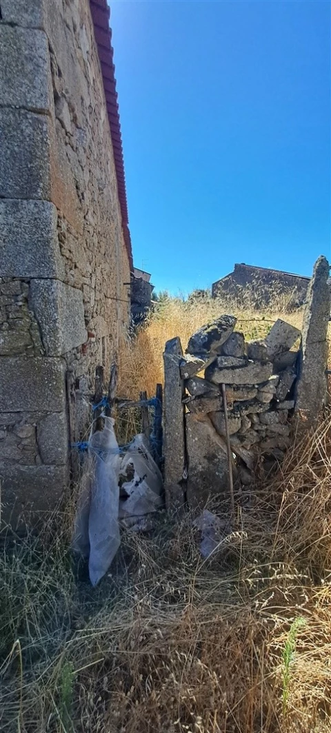 Moradia T2 para Venda em Ifanes e Paradela