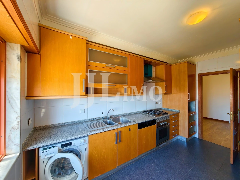 Apartamento T3 para Arrendamento em Ramada e Caneças Foto 11