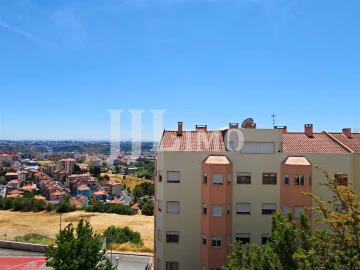 Apartamento T3 para Arrendamento em Ramada e Caneças