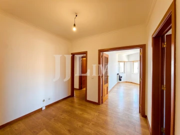 Apartamento T3 para Arrendamento em Ramada e Caneças