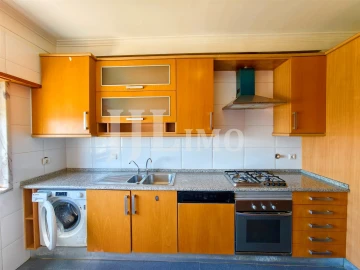 Apartamento T3 para Arrendamento em Ramada e Caneças