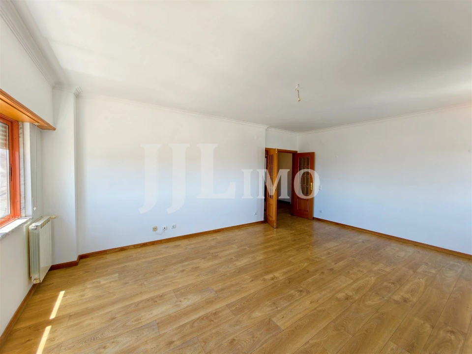 Apartamento T3 para Arrendamento em Ramada e Caneças Foto 9