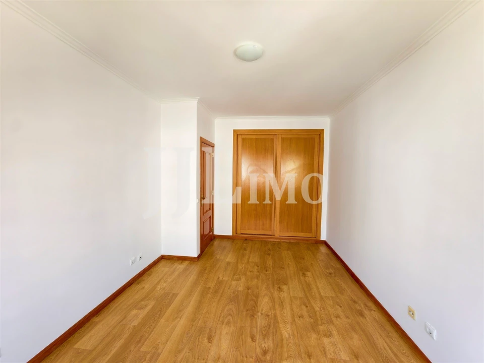 Apartamento T3 para Arrendamento em Ramada e Caneças Foto 22