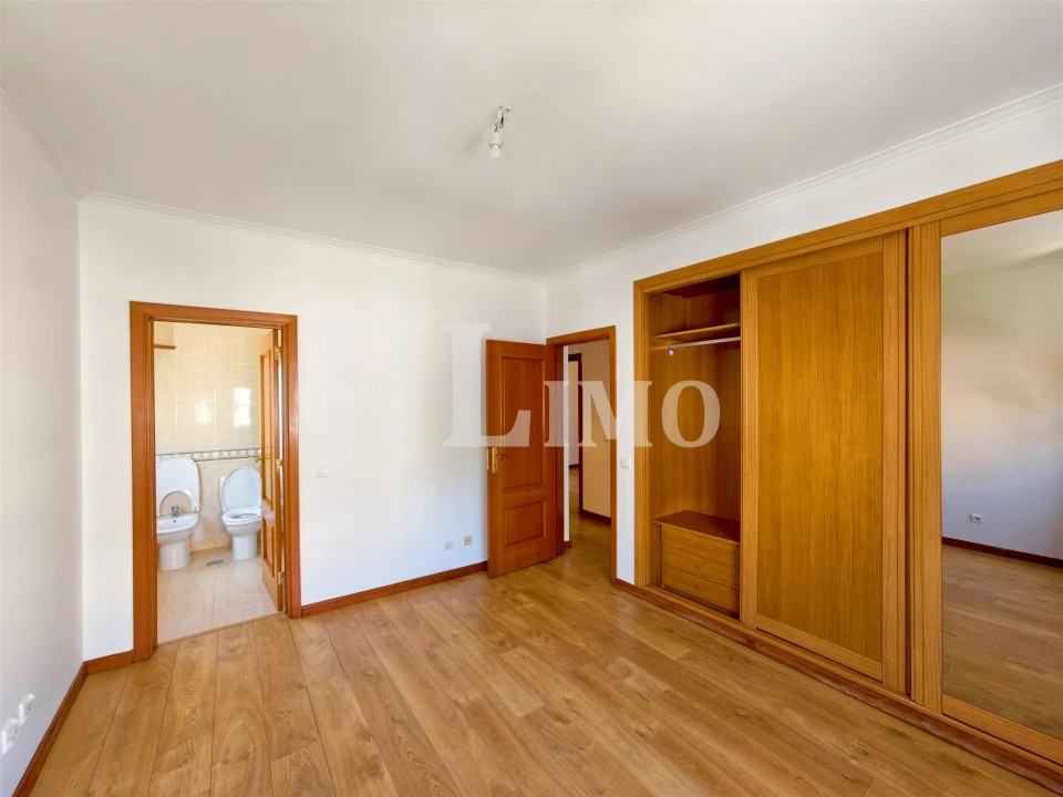 Apartamento T3 para Arrendamento em Ramada e Caneças Foto 24
