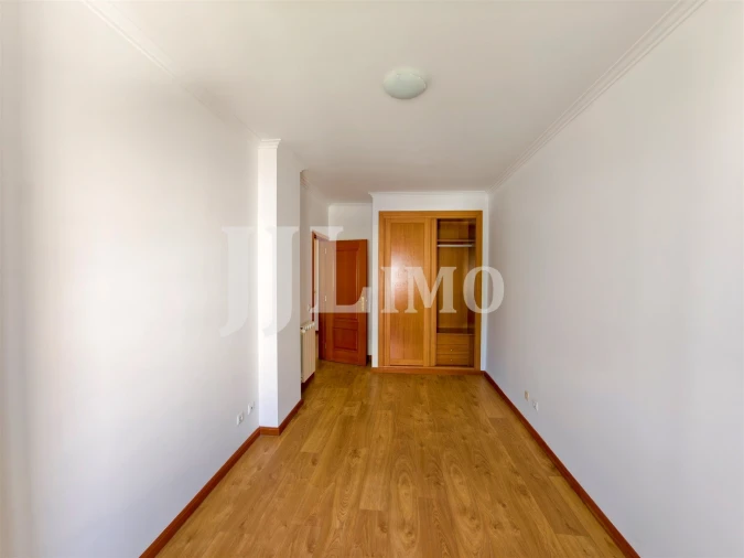Apartamento T3 para Arrendamento em Ramada e Caneças Foto 17