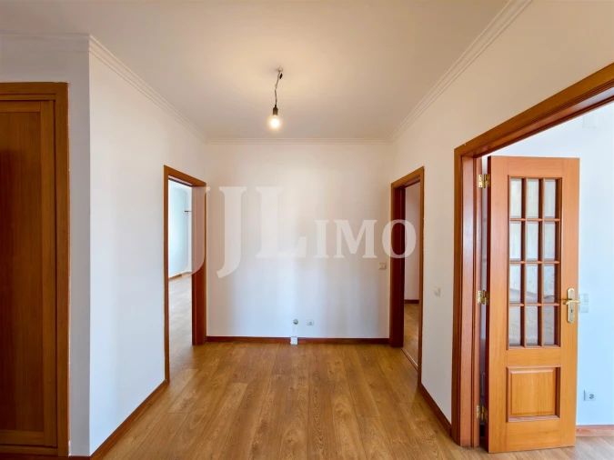 Apartamento T3 para Arrendamento em Ramada e Caneças Foto 13