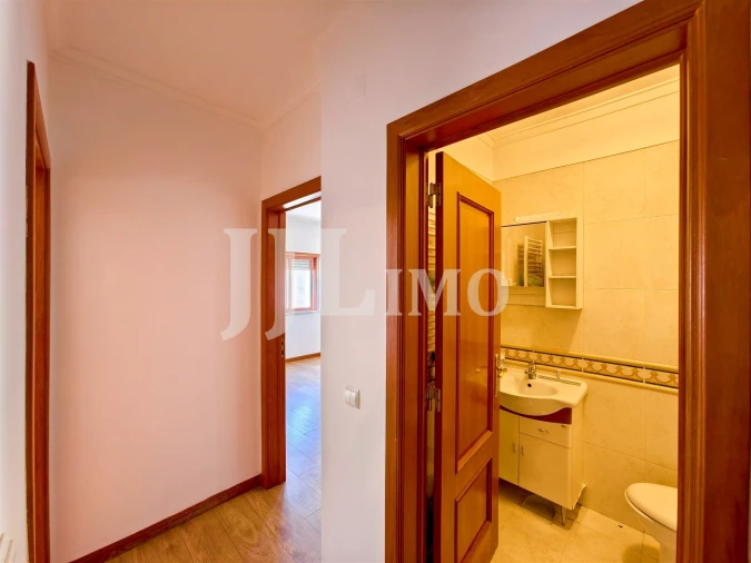 Apartamento T3 para Arrendamento em Ramada e Caneças Foto 18
