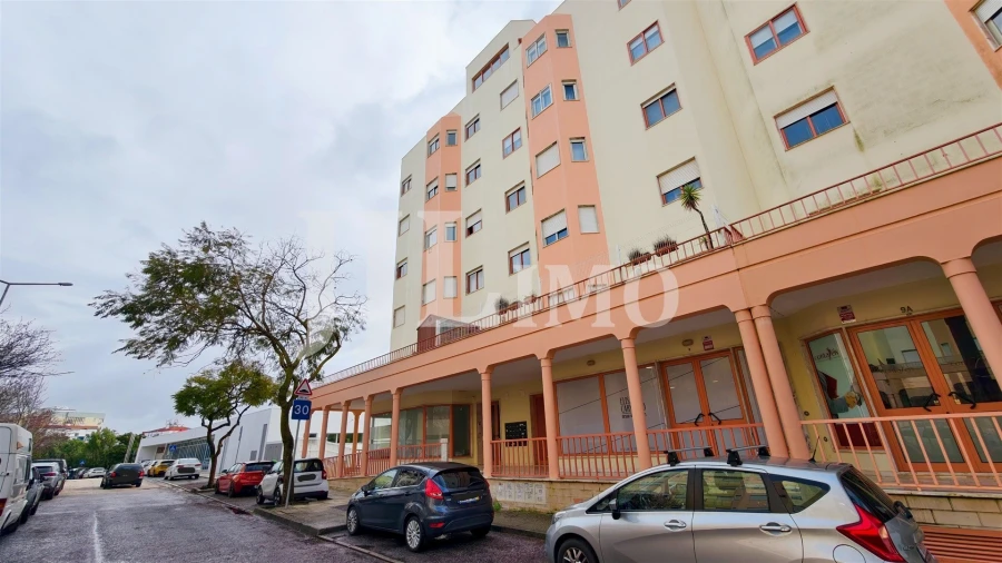 Apartamento T3 para Arrendamento em Ramada e Caneças Foto 2