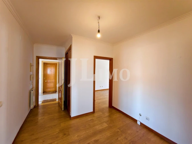 Apartamento T3 para Arrendamento em Ramada e Caneças Foto 14