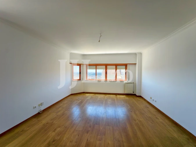 Apartamento T3 para Arrendamento em Ramada e Caneças Foto 7