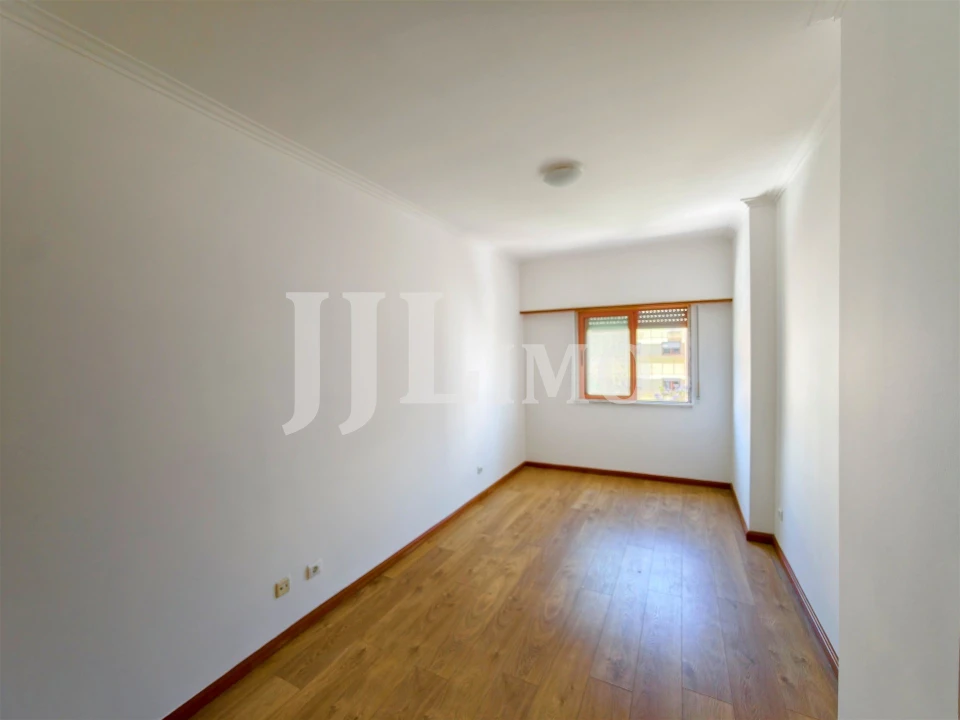 Apartamento T3 para Arrendamento em Ramada e Caneças Foto 15