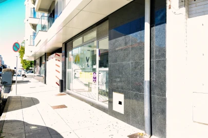 Loja para Trespasse em Póvoa de Varzim, Beiriz e Argivai