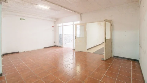 Loja para Venda em Lagos (São Sebastião e Santa Maria)