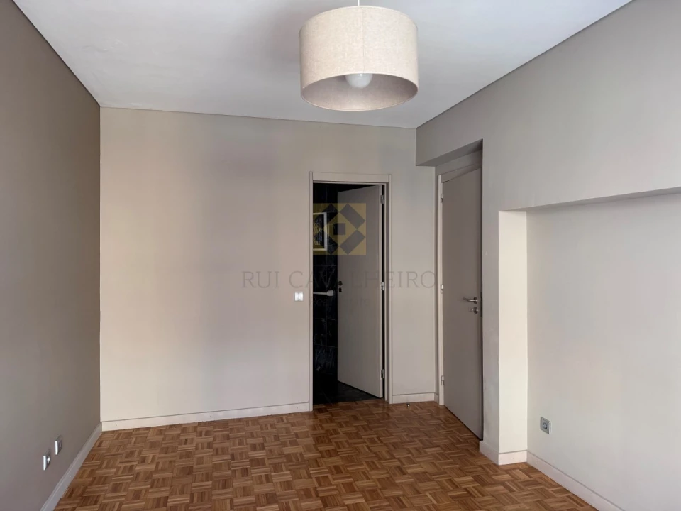 Apartamento T3 para Venda em Aldoar, Foz do Douro e Nevogilde Foto 3