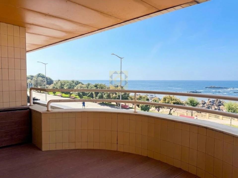 Apartamento T3 para Venda em Aldoar, Foz do Douro e Nevogilde Foto 1