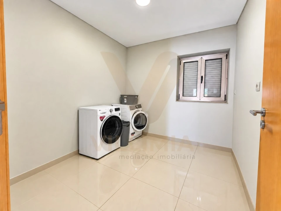 Moradia T3 para Venda em Rebordões (Santa Maria) Foto 25