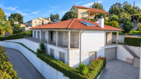 Moradia T3 para Venda em Rebordões (Santa Maria)