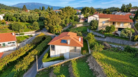 Moradia T3 para Venda em Rebordões (Santa Maria)