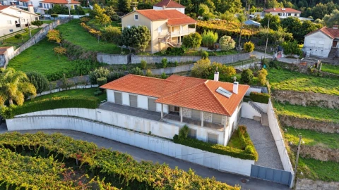 Moradia T3 para Venda em Rebordões (Santa Maria)