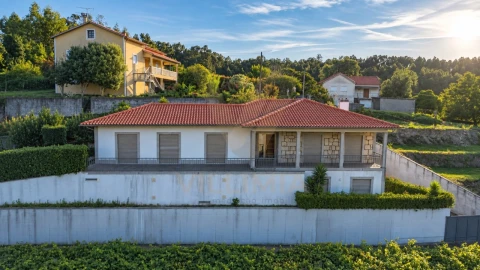 Moradia T3 para Venda em Rebordões (Santa Maria)