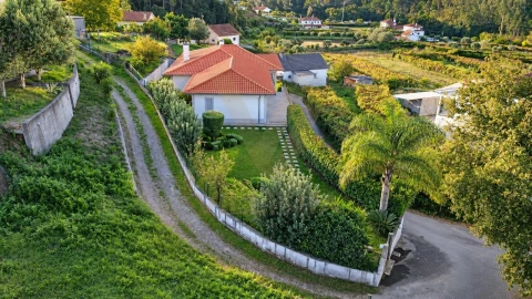 Moradia T3 para Venda em Rebordões (Santa Maria)