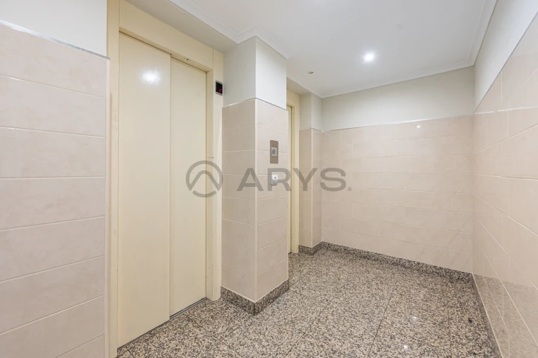 Apartamento T2 para Venda em Vilar de Andorinho Foto 16
