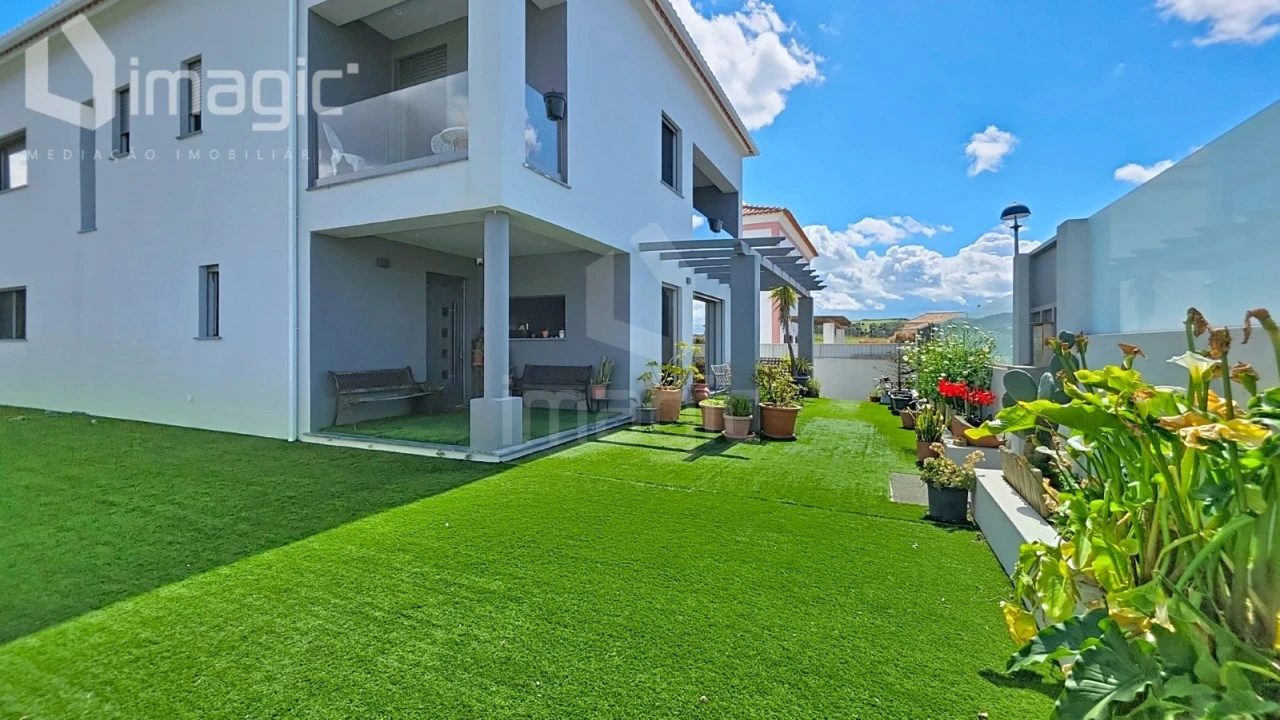 Moradia T5 para Venda em Santo Isidoro Foto 6