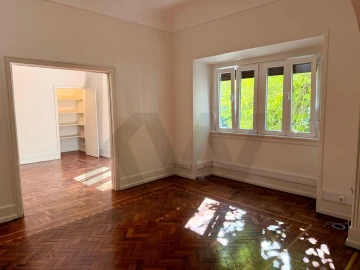 Apartamento T3 para Arrendamento em Avenidas Novas